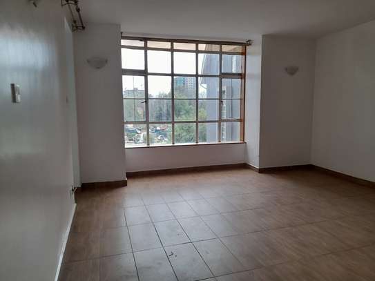 3 Bedroom apartment All Ensuite with a Dsq image 3