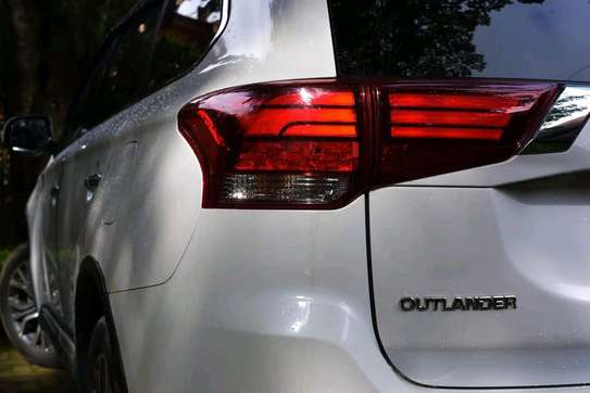 Mitsubishi Outlander image 11