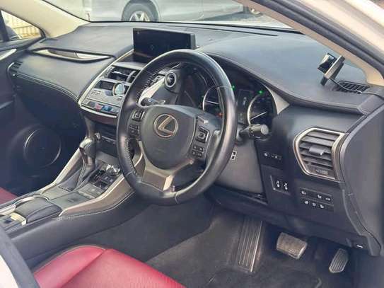 LEXUS NX300 image 5