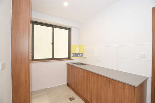 2 Bed Apartment with Parking in Rhapta Road image 8