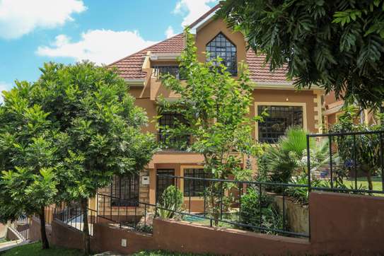 4 Bed House with En Suite in Redhill image 33