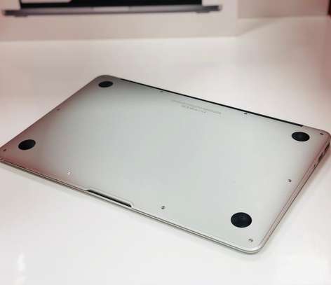 MacBook Air (11-inch, Early 2015) image 3