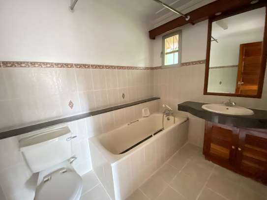 4 Bed Townhouse with En Suite in Spring Valley image 7