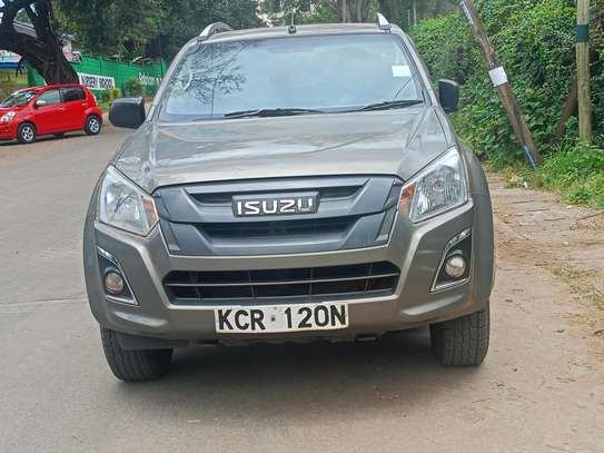 ISUZU D-MAX image 1