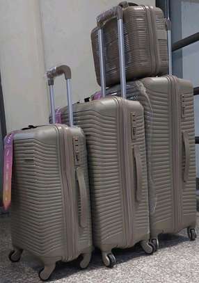 *4 in 1 Luxurious unbreakable Suitcase 4 in 1 image 3