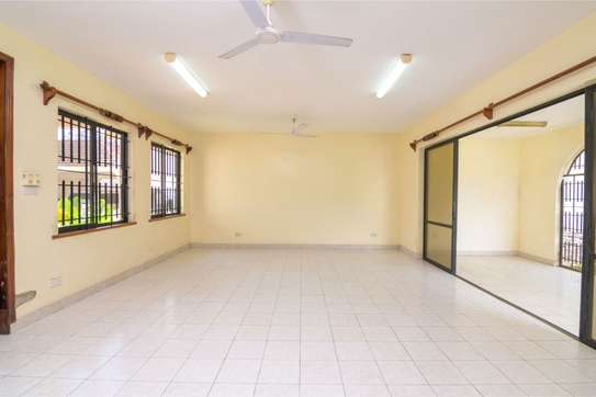 4 Bed Townhouse in Nyali Area image 4