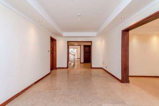 4 Bed House with Garden in Dennis Pritt image 12