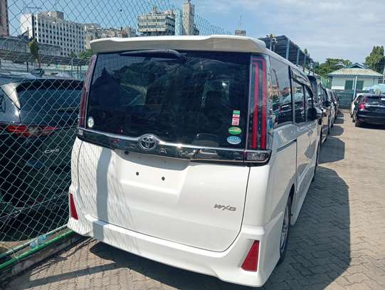 Toyota Noah WXB image 7