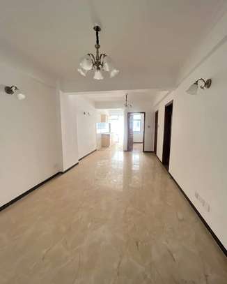 1 Bed Apartment with Gym in Kilimani image 4