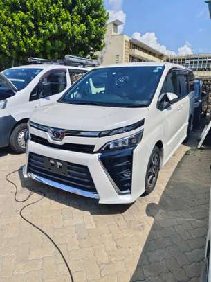 Toyota Voxy WXB 2017 white 2wd image 6