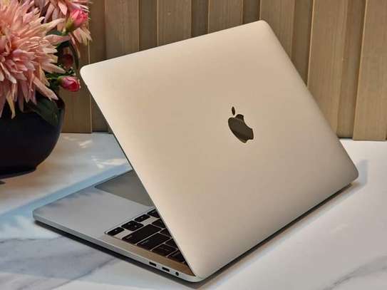 Macbook pro 2020 laptop image 4