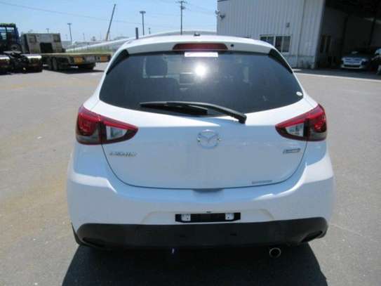 Mazda Demio newshape image 5