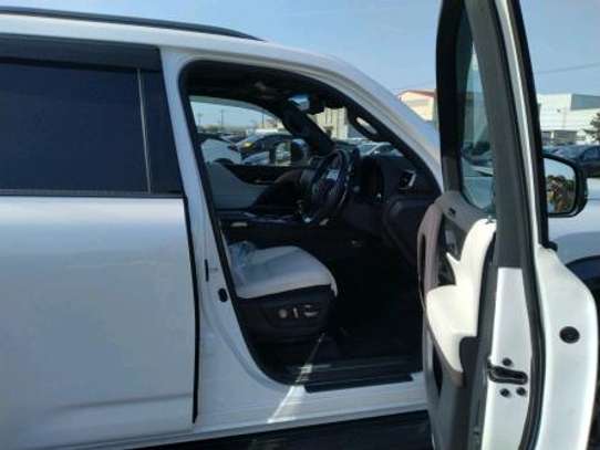 2022 Lexus LX600 image 9
