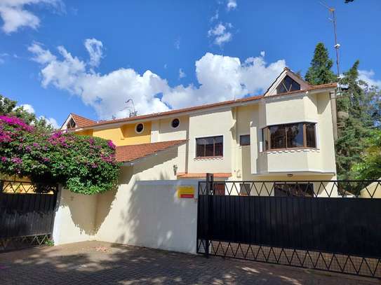 5 Bed Townhouse with En Suite at James Gichuru image 29