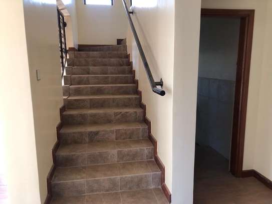4 Bed Villa with En Suite at Mombasa Road image 2