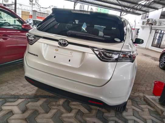 Toyota harrier white on sale image 1