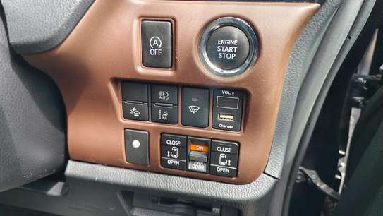 Toyota Esquire Noah Sunroof 2018 2WD image 6