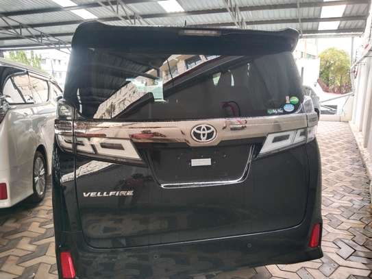 Toyota vellfire black on sale image 2