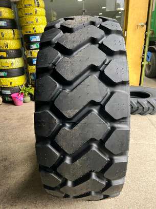 Tractor tyres 23.5r25 image 1