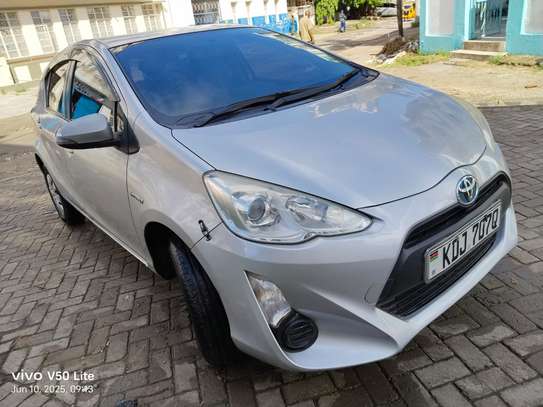 Toyota Aqua KDJ image 5