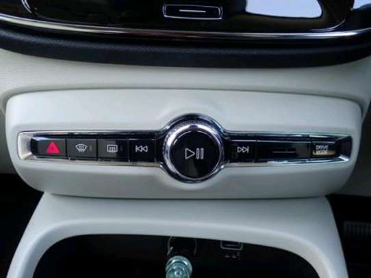 2018 Volvo xc40 image 13