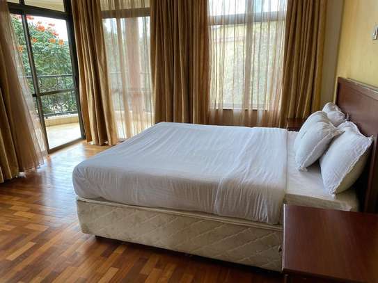 Serviced 1 Bed Apartment with En Suite in Kilimani image 8