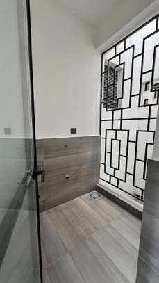 1 Bed Apartment with En Suite in Riara Road image 14