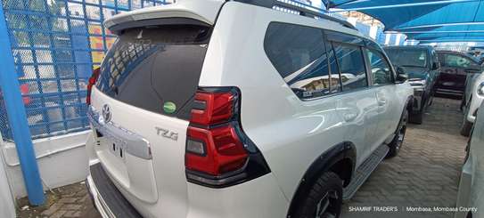 Toyota land Cruiser Prado TZ-G 2018 white image 11