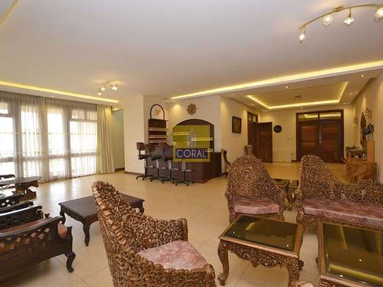 4 Bed Apartment with En Suite in Riverside image 10
