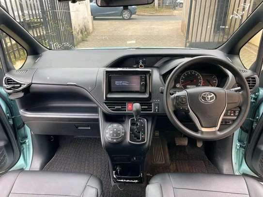 Toyota Noah green image 7