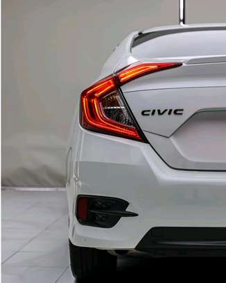 Honda Civic 2020 Sedan White Efficient Performance image 5