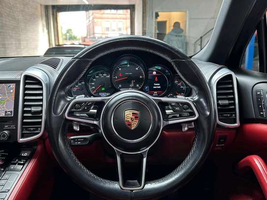 Porsche Cayenne Turbo 2018 image 2