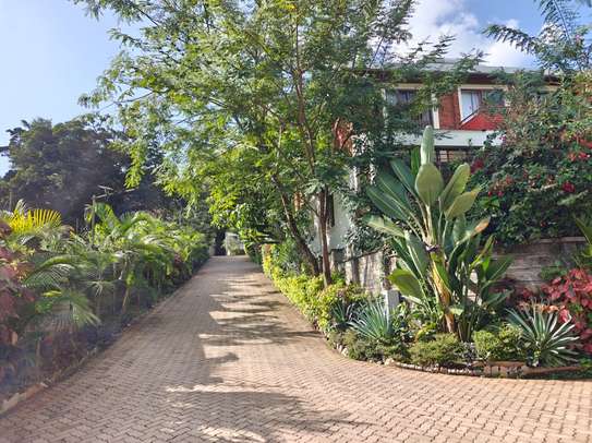 Elegant 5 Bedroom Townhouse for Sale in Kyuna image 12