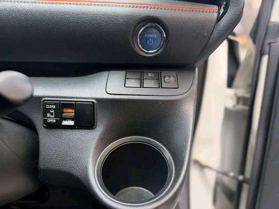 Toyota sienta hybrid 2020 image 7