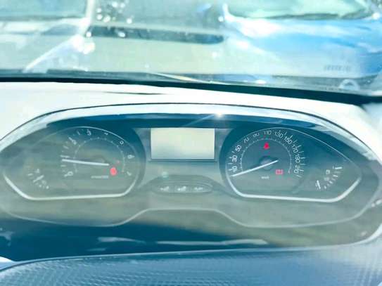 PEUGEOT 208 BLACK 2019 image 5