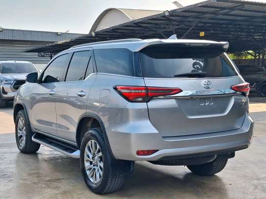 Toyota fortuner silver colour image 3