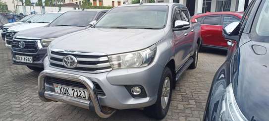 Toyota Hilux Double cabin Silver 2016 Used image 2