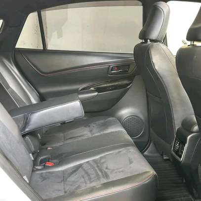 Toyota Harrier pearl image 5
