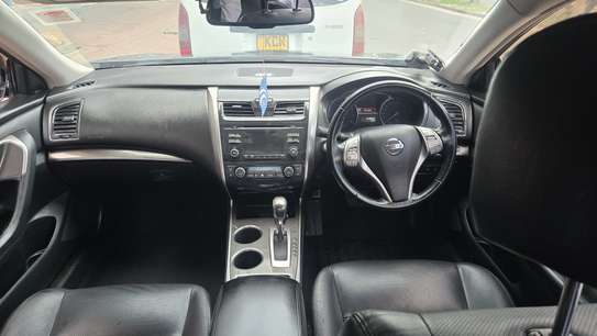 Nissan Teana image 6