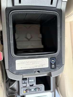 Toyota land cruiser Prado TZG diesel image 9