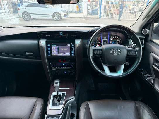 Toyota Fortuner white 4x4 2019 image 3