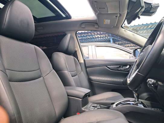 Nissan X-Trail sunroof image 5