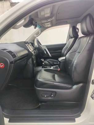Toyota landcruiser vxl image 4