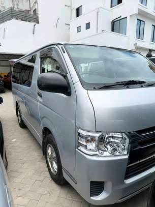 Toyota Hiace 7l Auto Diesel 2019 image 2