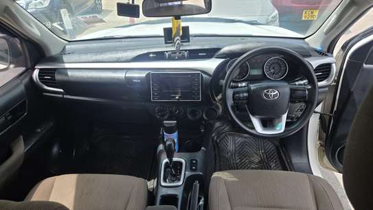 Toyota Hillux double cabin image 5