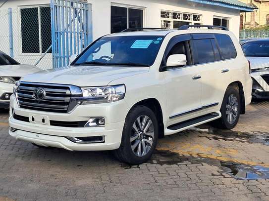 Toyota land Cruiser ZX V8 white 2018 image 2
