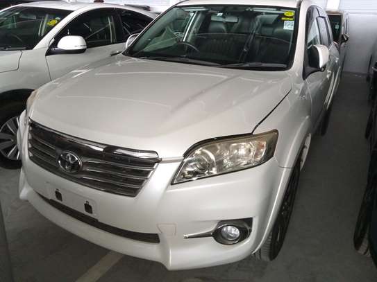 White Toyota Vanguard image 3