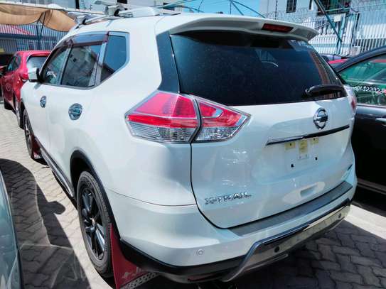 NISSAN XTRAIL WITH SUNROOF & MOONROOF image 8