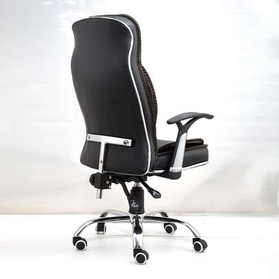 Comfortable luxury leather office chair image 1