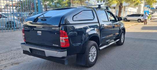 TOYOTA HILUX INVISIBLE DOUBLE CABIN image 8